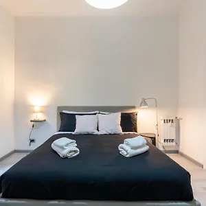 amazing-apartment-near-to-colosseo-and-subway.it-romehotels.com/